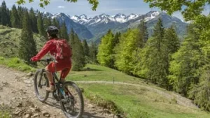 Exploring the rise of e-bikes: Benefits, challenges, and tips